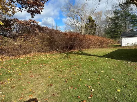 Exterior - 17 Colonial Dr, Warren, RI 02885 photo 5 of 7