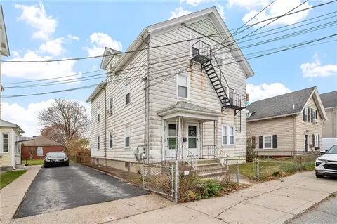 13 Elizabeth St, Cumberland, RI 02864