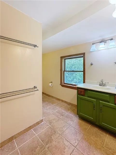 Bath - 82 Potter Hill Rd, Westerly, RI 02891 photo 3 of 5