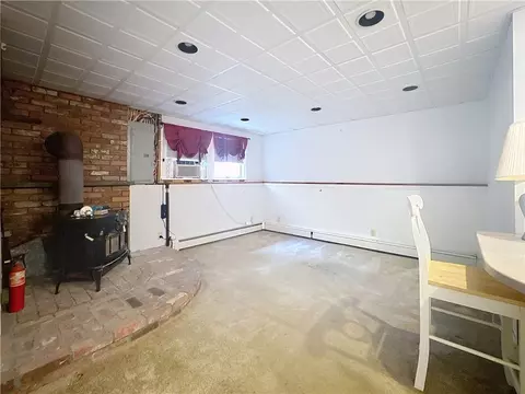Living - 82 Potter Hill Rd, Westerly, RI 02891 photo 5 of 7