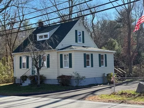 52 Jackson Flat Rd, Hope, RI 02831