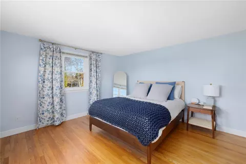 Bedroom - 46 Arrowhead Dr, Tiverton, RI 02878 photo 2 of 5