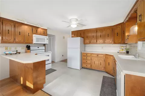 Kitchen - 46 Arrowhead Dr, Tiverton, RI 02878 photo 1 of 3