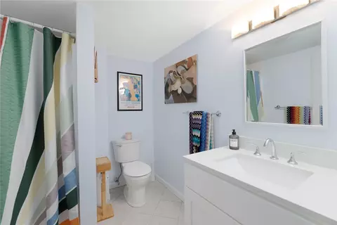 Bath - 46 Arrowhead Dr, Tiverton, RI 02878 photo 3 of 3