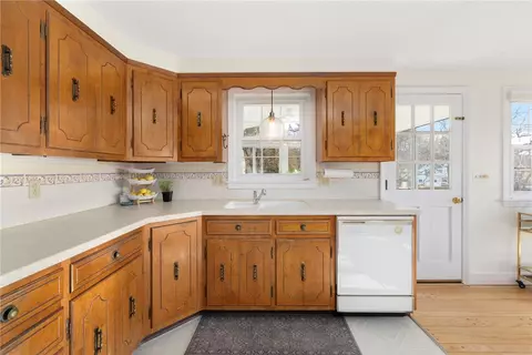 Kitchen - 46 Arrowhead Dr, Tiverton, RI 02878 photo 2 of 3