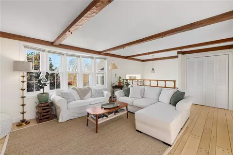Living - 46 Arrowhead Dr, Tiverton, RI 02878 photo 2 of 5