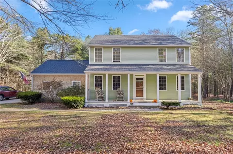 16 Karen Dr, Hope Valley, RI 02832