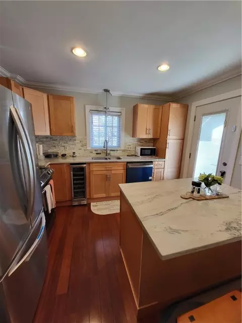27 Frederick St, Warwick, RI 02888 photo 5
