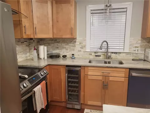 27 Frederick St, Warwick, RI 02888 photo 9