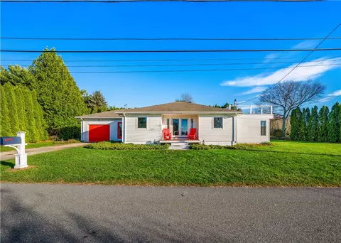 121 Driftwood Dr, Tiverton, RI 02878