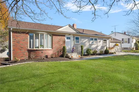 6 Eldorado Dr, Johnston, RI 02919