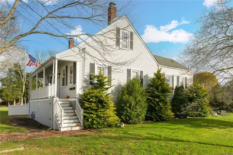 38 Collins St, Bristol, RI 02809