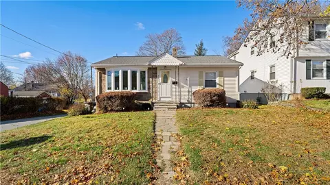 318 Princess Ave, Cranston, RI 02920