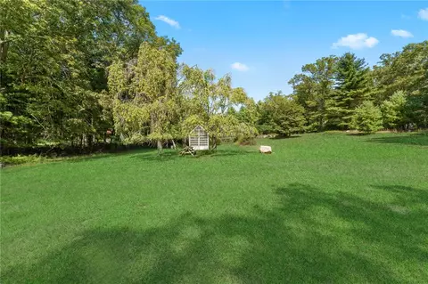 250 James Trl, Richmond, RI 02892