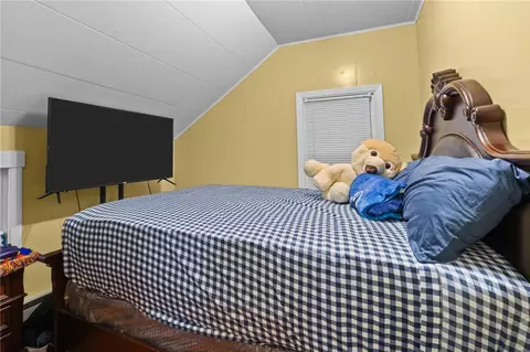 Bedroom - 38 Pender Ave, Warwick, RI 02889 photo 1 of 7