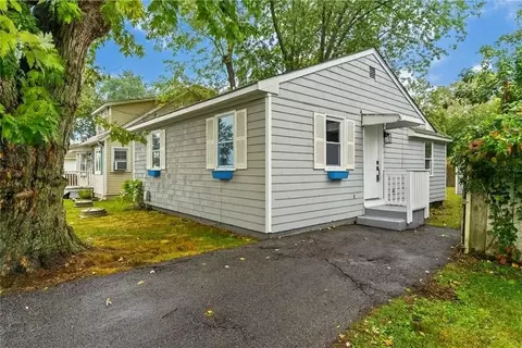19 Curtis St, Warwick, RI 02889