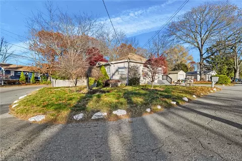 Exterior - 86 Glen Dr, Warwick, RI 02889 photo 2 of 7