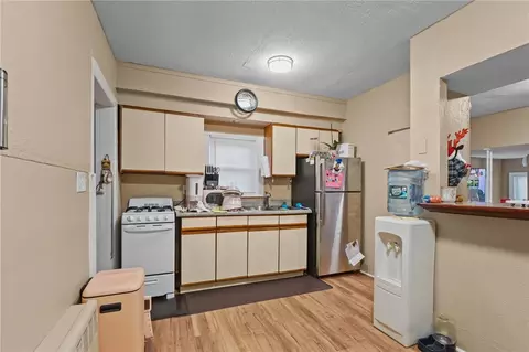 Entry Way - 86 Glen Dr, Warwick, RI 02889 photo 1 of 2
