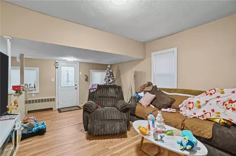 Living - 86 Glen Dr, Warwick, RI 02889 photo 1 of 2