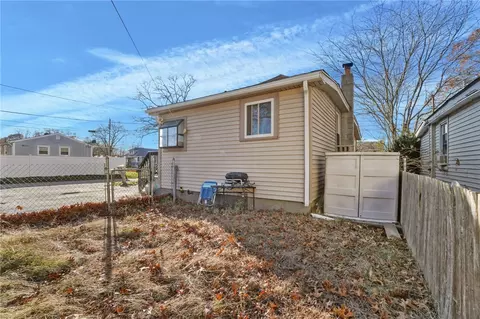 Exterior - 86 Glen Dr, Warwick, RI 02889 photo 6 of 7