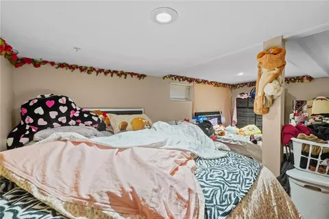 Bedroom - 86 Glen Dr, Warwick, RI 02889 photo 2 of 2
