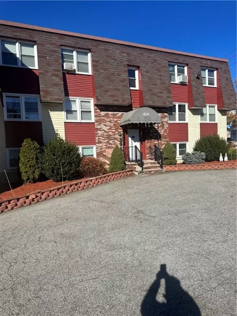 424 Smithfield Ave #1, Pawtucket, RI 02860