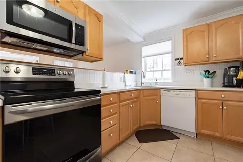 95 Rowley St, Providence, RI 02908