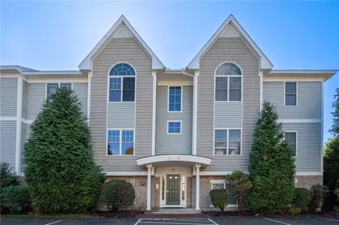 200 Roger Williams Ave #109, Rumford, RI 02916