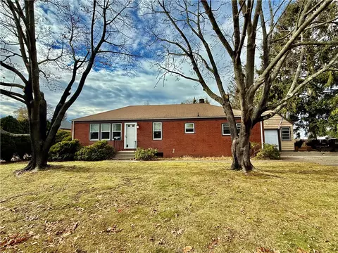 85 Hilton Ave, Riverside, RI 02915