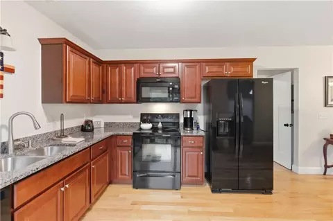 1 Jupiter Ln #B, Richmond, RI 02898