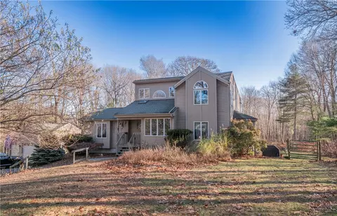 140 Joe Sweet Rd, Glocester, RI 02814