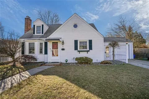 20 Maryland Dr, West Warwick, RI 02893