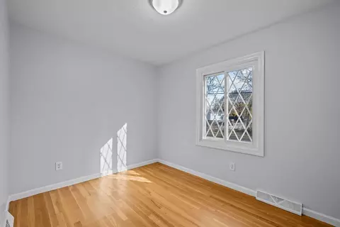 Bedroom - 400 Cole Farm Rd, Warwick, RI 02889 photo 1 of 9