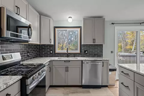 Kitchen - 400 Cole Farm Rd, Warwick, RI 02889 photo 3 of 3