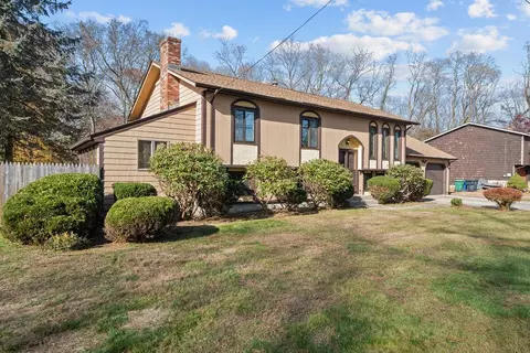 Exterior - 400 Cole Farm Rd, Warwick, RI 02889 photo 2 of 5