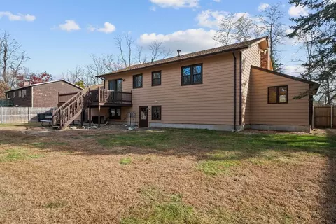 Exterior - 400 Cole Farm Rd, Warwick, RI 02889 photo 4 of 5