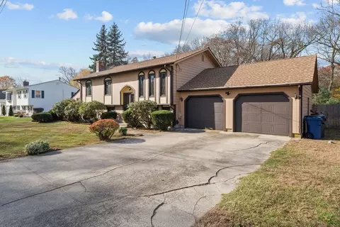 Exterior - 400 Cole Farm Rd, Warwick, RI 02889 photo 3 of 5