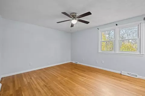 Bedroom - 400 Cole Farm Rd, Warwick, RI 02889 photo 5 of 9