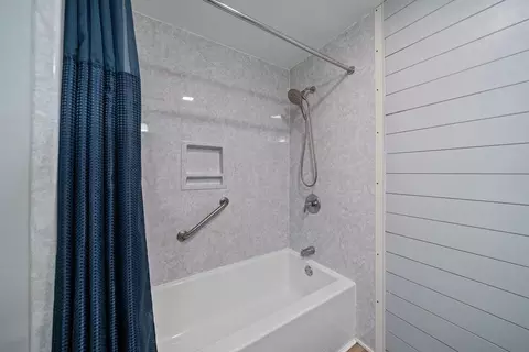 Bath - 400 Cole Farm Rd, Warwick, RI 02889 photo 3 of 3