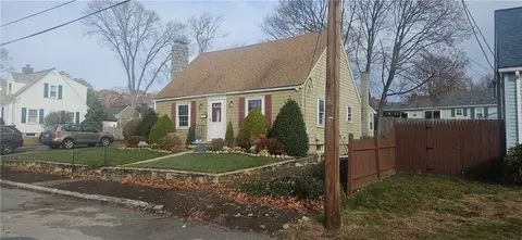 63 Benbridge Ave, Warwick, RI 02888