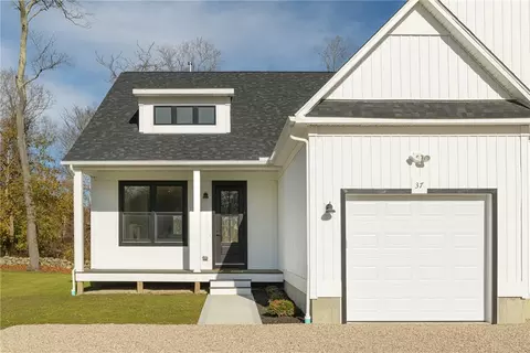 37 Whittier Dr, South Kingstown, RI 02879