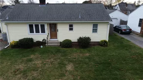 25 Winslow St, Riverside, RI 02915