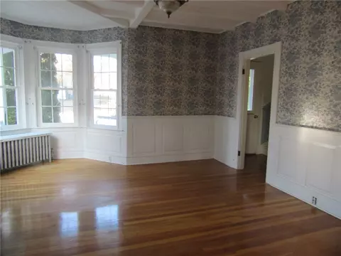 Living - 589 Gaskill St, Woonsocket, RI 02895 photo 3 of 6