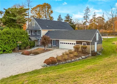 95 Indian Point Rd, Tiverton, RI 02878