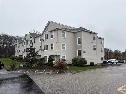200 Woodlawn Ave #201, North Providence, RI 02904