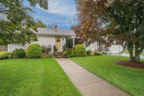13 Vincent Dr, Johnston, RI 02919