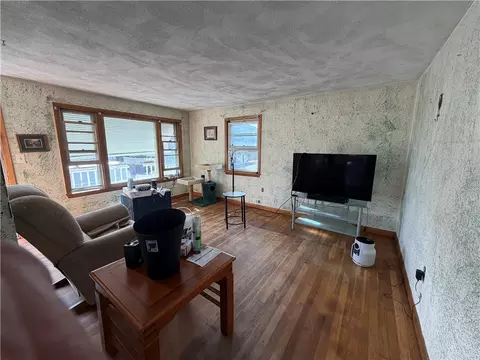 546 Robinson St, Woonsocket, RI 02895 photo 3