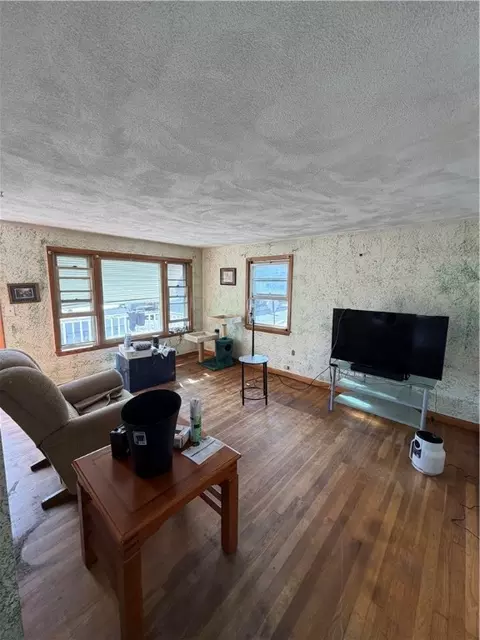 546 Robinson St, Woonsocket, RI 02895 photo 5