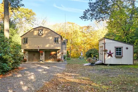 550 Twin Brook Ln, Coventry, RI 02816