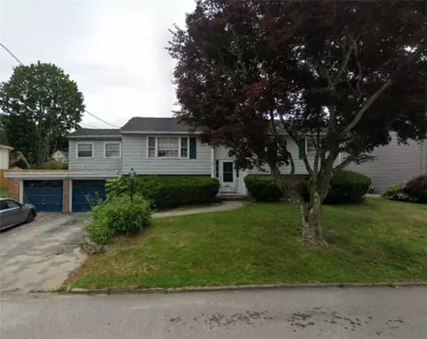 25 Stoneham St, Cranston, RI 02920